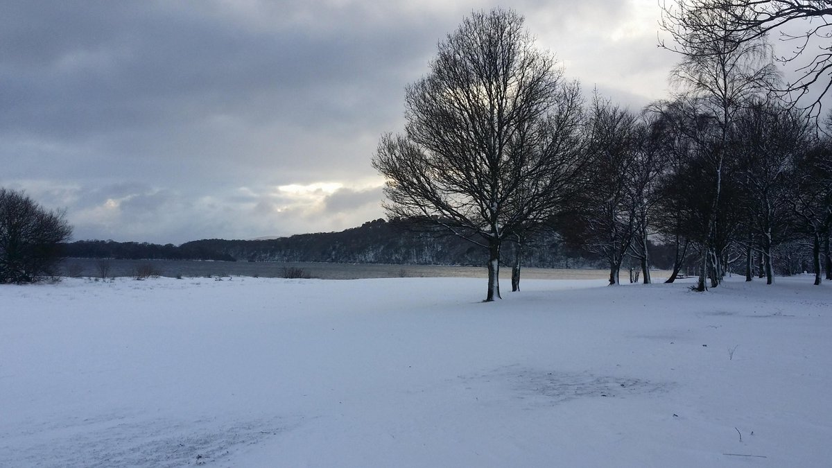 Ever dreamed of a winter wonderland wedding, why not get married on the bonnie banks of Loch Lomond #lochlomondweddings #scottishwedding #wedding #winterwedding #snow #winter  #scottishlodges