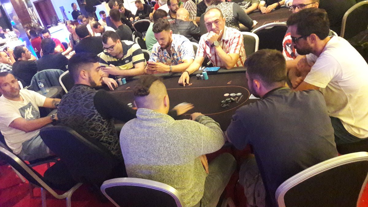 KingKongPoker's tweet photo. 📡#KingKongLive Hoy día 2⃣ del #SPPSUMMER @PokerCasinoVlc 7⃣ #KKompañeros:
🦍#Paco14 145K
🦍@AntoniooNavarro 145K
🦍@estebanytana 144K
🦍@SoriaVoro 123K
🦍@___Nandi___ 88K
🦍@ruiz_quintin 80K
🦍#manucrack 75K
🕔17:00 h
👨93/293 jug
Mucha suerte a todos💪
GL🍀🍀🍀 #Kinkones https://t.co/C89gF3IlOm