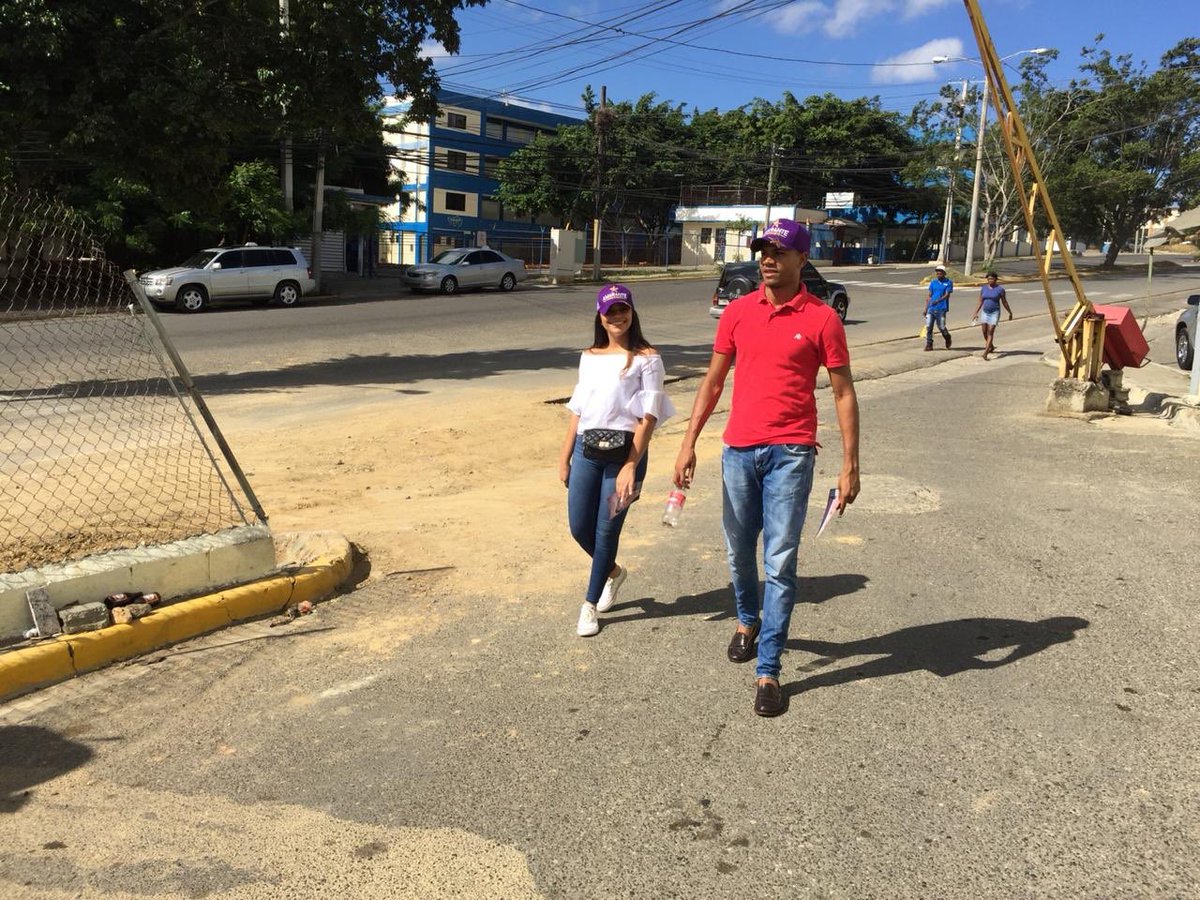 Voluntarios y voluntarias están hoy distribuyendo las propuestas de <a href="/CarlosAmaranteB/">Carlos Amarante Baret</a> en Santiago , Tamboril, Navarrete y Villa González. #AmaranteCasaPorCasa #PropuestasAmarante #AmarantePresidente #Avanzando2020 <a href="/ClaudiaRita/">ClaudiaRita</a> <a href="/CarlosAmaranteG/">Carlos Alberto</a> <a href="/NenaFdez/">Eugenia Fernández. (Nena)</a> <a href="/leninsantos1/">Lenin Santos</a> @Bryanrod0415