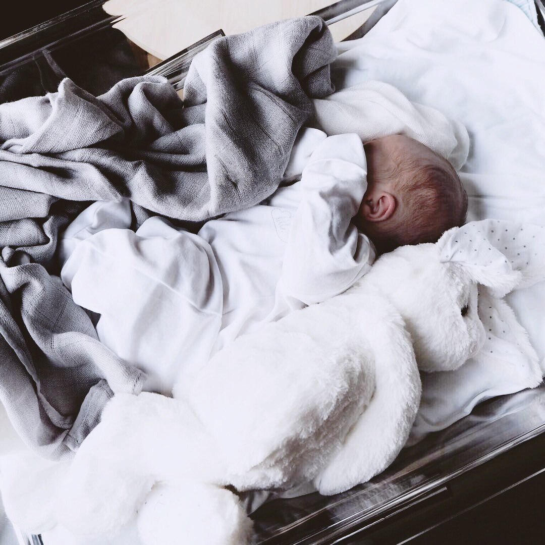 É com imensa alegria que anúncio o nascimento do meu filho. Finalmente estás cá, bebé, estava ansioso pela tua chegada. Agora que te tenho nos meus braços, não te largarei mais. Sê bem vindo, Kaleb.