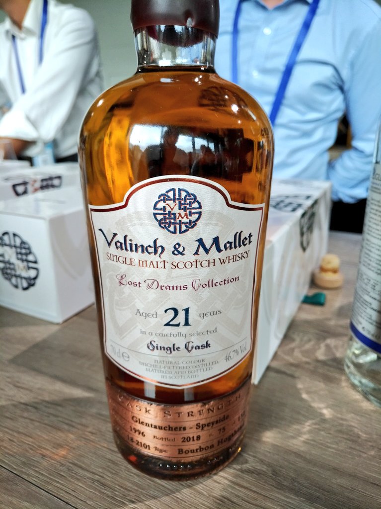 Met a fellow Canadian Charlotte who works for <a href="/LMdW_SG/">La Maison du Whisky</a> Singapore at the <a href="/ValinchMallet/">Valinch & Mallet</a> table. Some of these headed to <a href="/KensingtonWM/">Kensington Wine Mrkt</a> in the near future! Lovely drams from Ben Nevis, Bushmills and Gentauchers! #whisky #paris <a href="/whisky_fr/">LA MAISON DU WHISKY</a>
