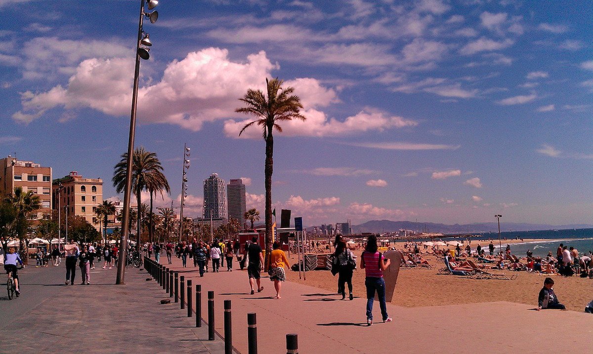 bthetravelbrand's tweet photo. ¡Toma nota! La próxima semana se celebra la Fiesta Mayor de la Barceloneta. En torno a la festividad de San Miguel, el 29 de septiembre. Hay audiciones de sardanas, cantadas de habaneras, correfoc con los diablos y pasacalles con los gigantes Pep Barceló y María la Nieta.🎊 https://t.co/LZgAwFpz2m