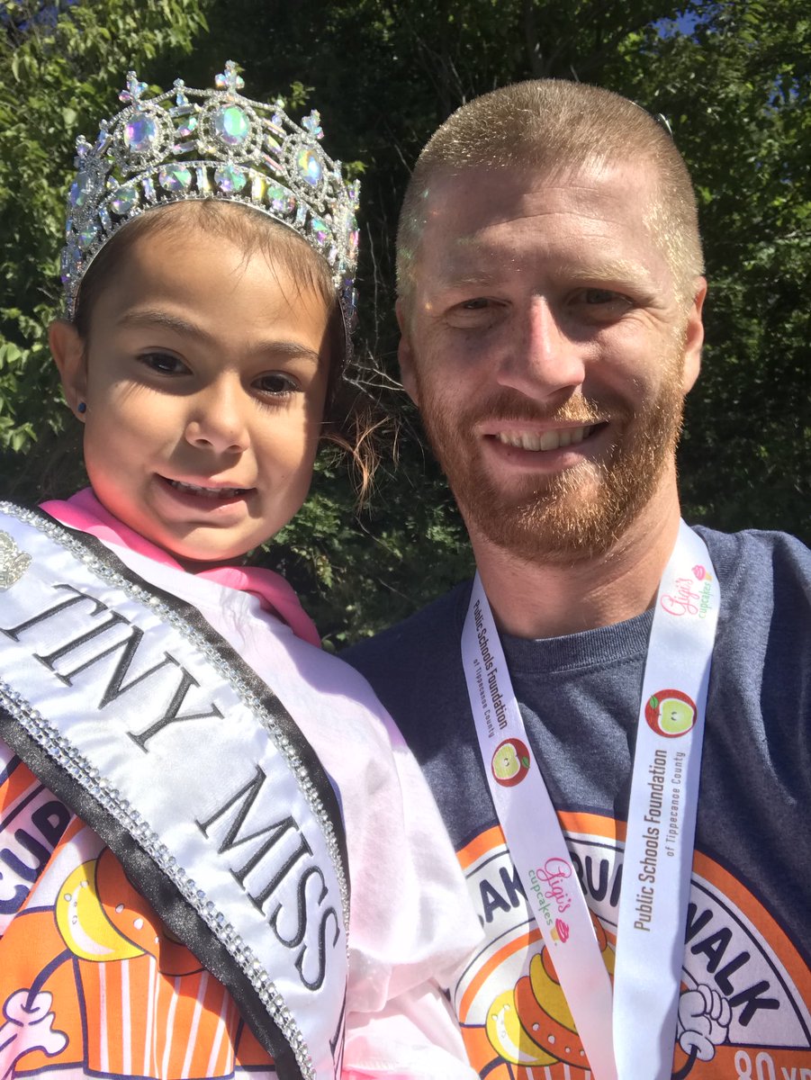WES__Sweet's tweet photo. Ran into a Woodland Princess during the 2018 cupcake run @PSFTC_ORG #cupcakerun #TSCINtegrate #TSCschools https://t.co/gbtMd9PYu5