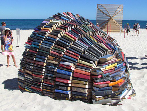 thelaceylondon's tweet photo. When a bookworm goes to the beach...

🌞😎📚

#amwriting #amreading https://t.co/VsJCPqzyCX