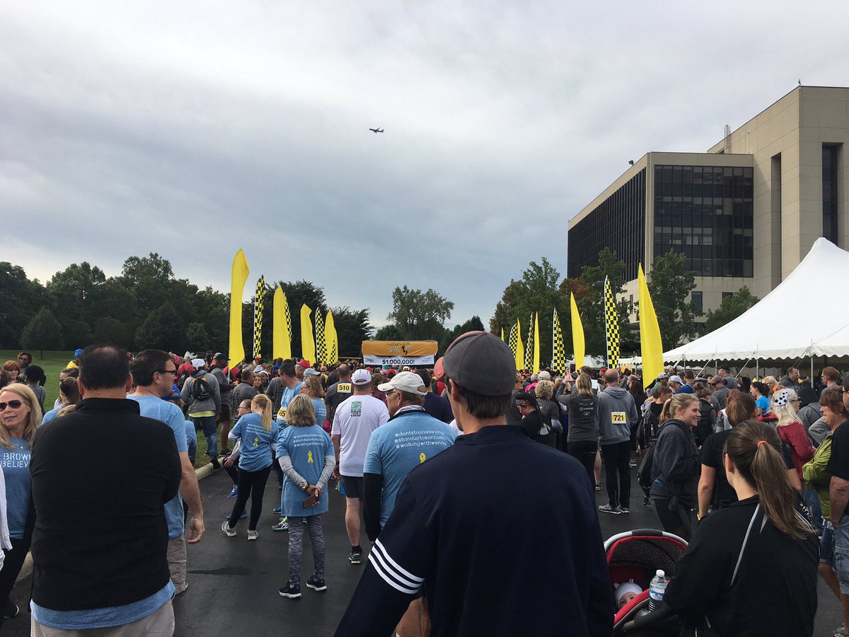 CedricGegel's tweet image. Having a great time at #stepsforsarcoma to raise money for sarcoma research. As a survivor of epithelioid hemangioendothelioma, a rare angiosarcoma, I think it is incredible that over 1200 people came out to support #cancer research on this beautiful Saturday morning. #GoBucks
