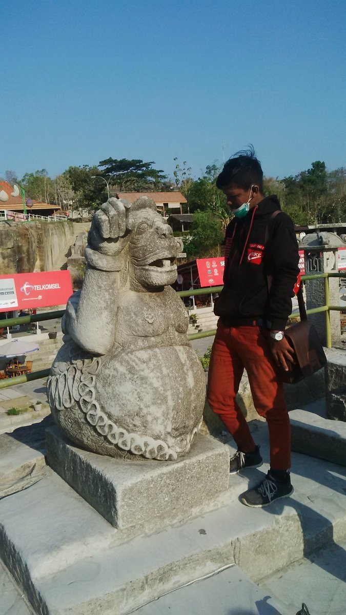 Jhee1996_'s tweet photo. Tebing breksi 

#exploreindonesia 
#indonesia 
#jogjastory https://t.co/QH26e2K1va