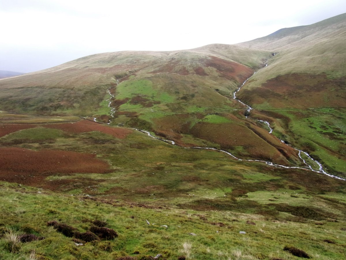 StanLeigh18's tweet photo. @glocky9 @keswickbootco @Wainwright_Pub @CumbriaWeather #squally showers around #HighRigg before walking in the #Glenderaterra valley - #GreatCalva & #MugrisedaleCommon in view https://t.co/aZpK09Do3h