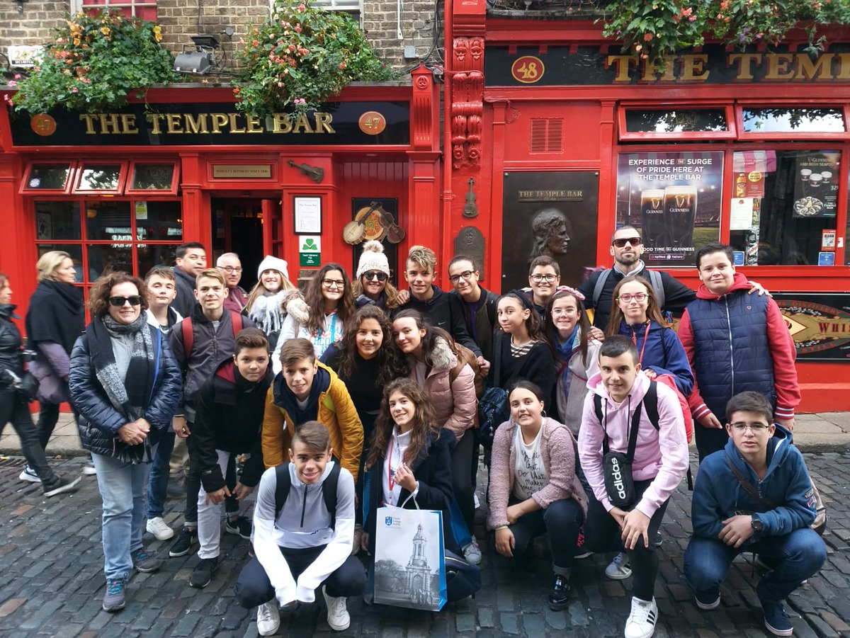 cole_sagrada's tweet photo. El nostre alumnat i professorat continua el seu viatge d'immersió la a #Irlanda @cmariaasunta @puri310868 @AngelSAFAM @angel_chorda @remecases @mjcanetgadea74 @pauandreu07 @begogras @nandis_ma @ClariCristina @RuizCliment @neuetes6 @SevalMajo @cecosba @SoniadelaMerce2 https://t.co/ENPBr5cmPE