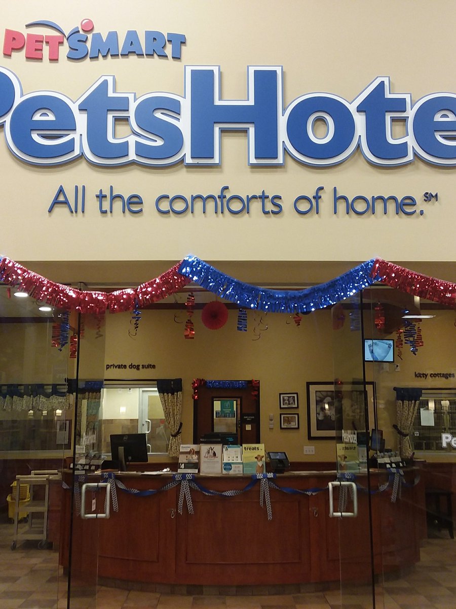 hotelsINDY's tweet photo. #Indianapolis we are ready to get these tours going! Come by for  your behind the scenes look, samples, coupons and more!! 🐶🎉

@LifeatPetSmart @JoeCahue @jasonmcatee_ECR @bmartpmart @TownOfCastleton @Welcome2Nora @indystar @IndyMonthly @IndianapolisCP https://t.co/qJmq5ygcjh