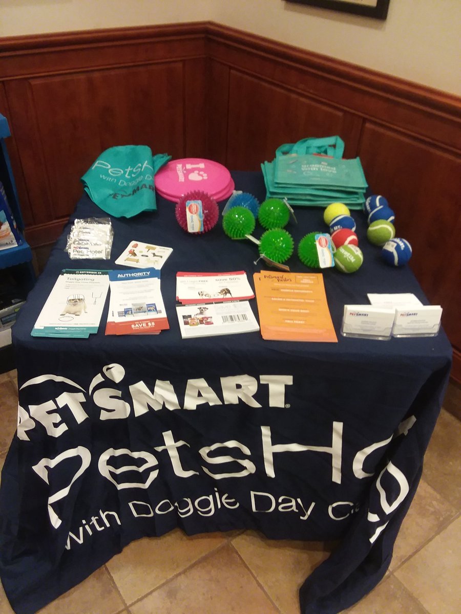 hotelsINDY's tweet photo. #Indianapolis we are ready to get these tours going! Come by for  your behind the scenes look, samples, coupons and more!! 🐶🎉

@LifeatPetSmart @JoeCahue @jasonmcatee_ECR @bmartpmart @TownOfCastleton @Welcome2Nora @indystar @IndyMonthly @IndianapolisCP https://t.co/qJmq5ygcjh
