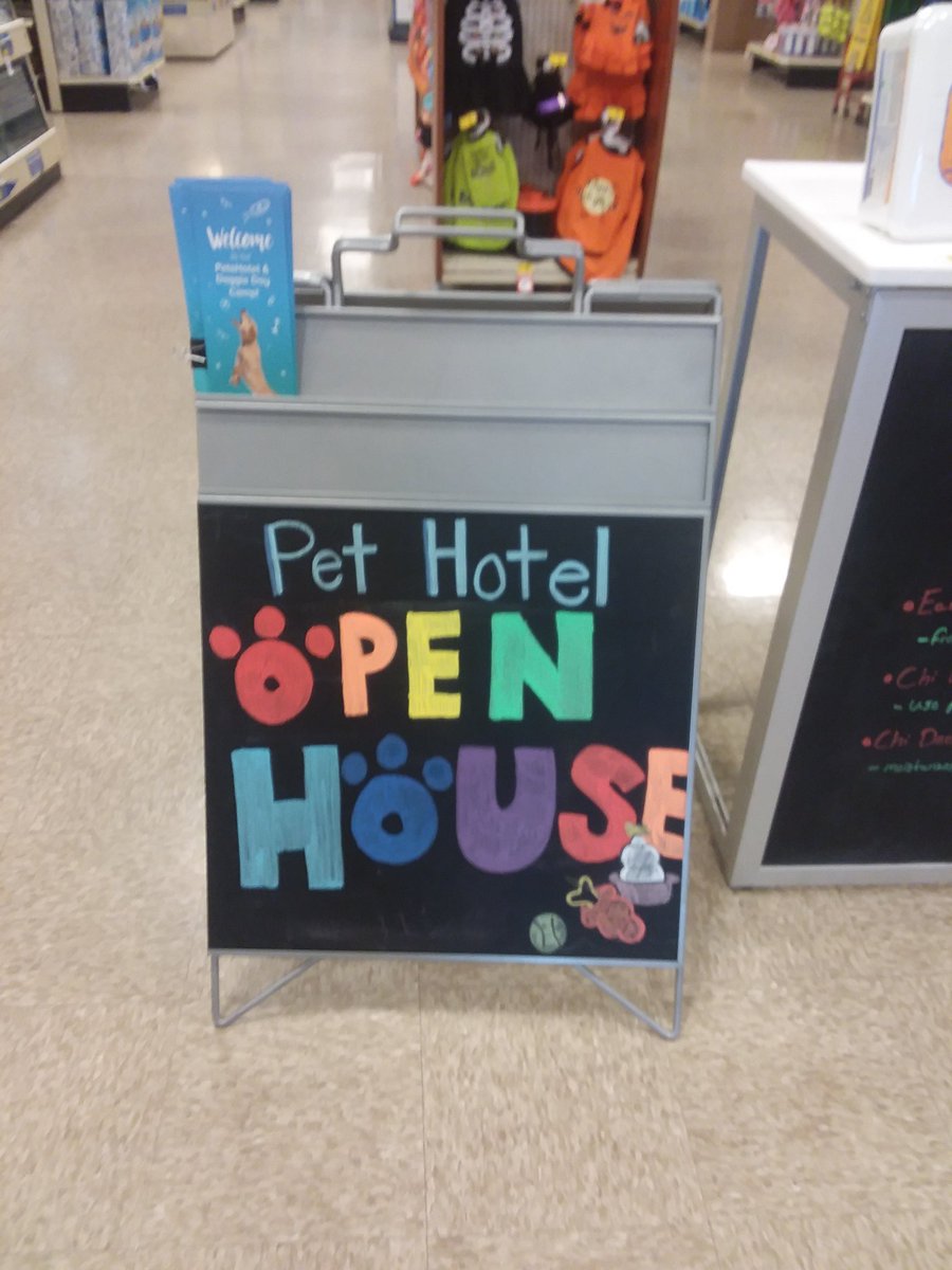hotelsINDY's tweet photo. #Indianapolis we are ready to get these tours going! Come by for  your behind the scenes look, samples, coupons and more!! 🐶🎉

@LifeatPetSmart @JoeCahue @jasonmcatee_ECR @bmartpmart @TownOfCastleton @Welcome2Nora @indystar @IndyMonthly @IndianapolisCP https://t.co/qJmq5ygcjh