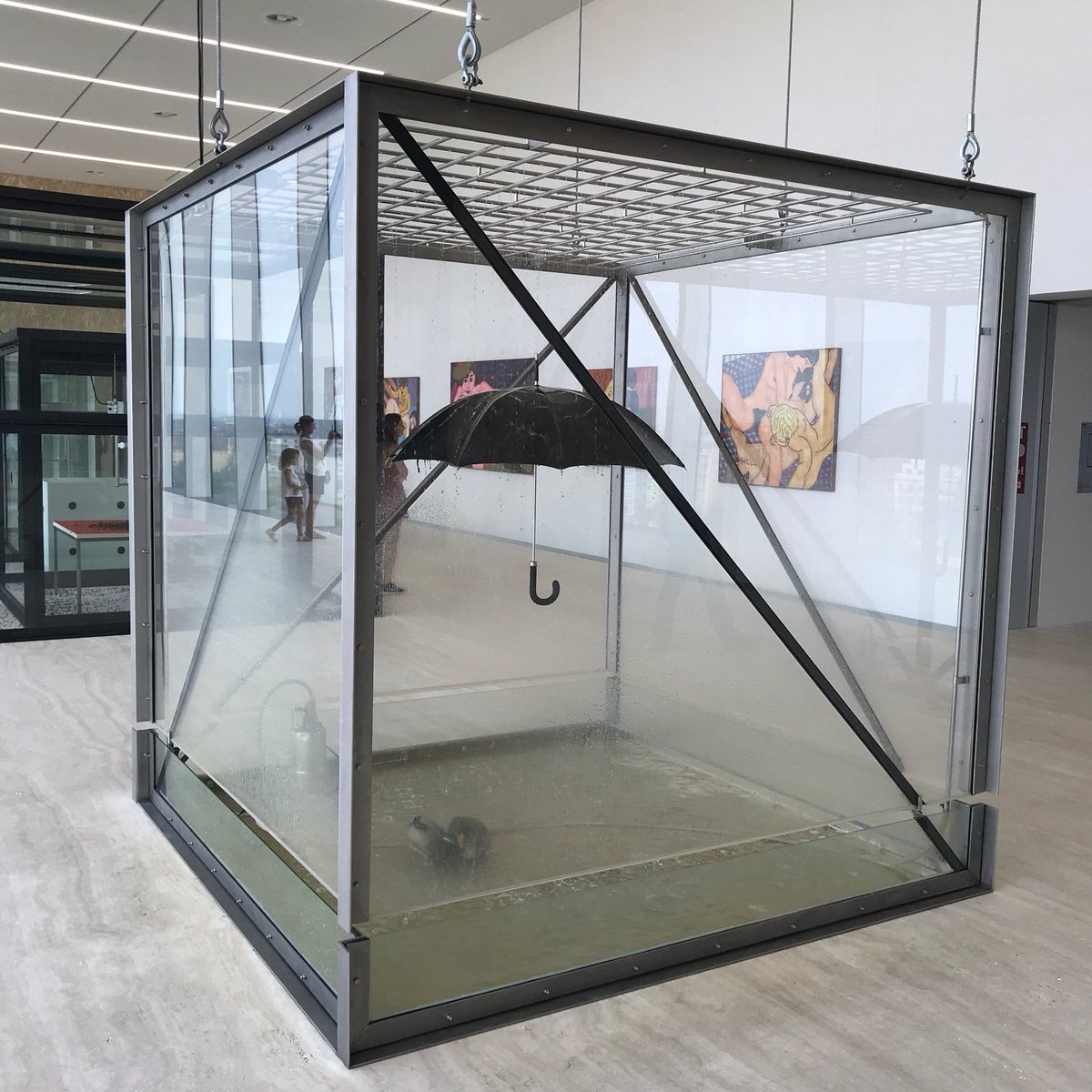 defrancescoart's tweet photo. Artist: Damien Hirst
Art: "Tears for Everybody's Looking at You"
Located: Prada Foundation, Milano ☔️
#umbrella #art #artwork #artpiece #installation #artexhibition #milano #pradafondazione #museumaddict #damienhirst #contemporaryart #rain #ducks #glass #water #prada https://t.co/b8OKBZVwO3