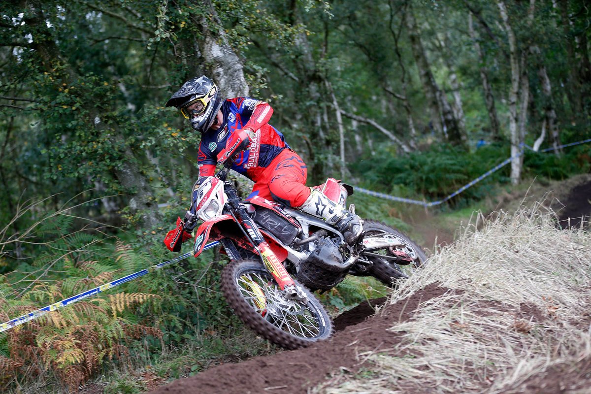 FuelUniverseTV's tweet image. Josep García se impone en el Día 1 del WESS en Hawkstone Park || bit.ly/wesshawkstoned… ||
#WESS #HawkstonePark #JosepGarcia #KTM