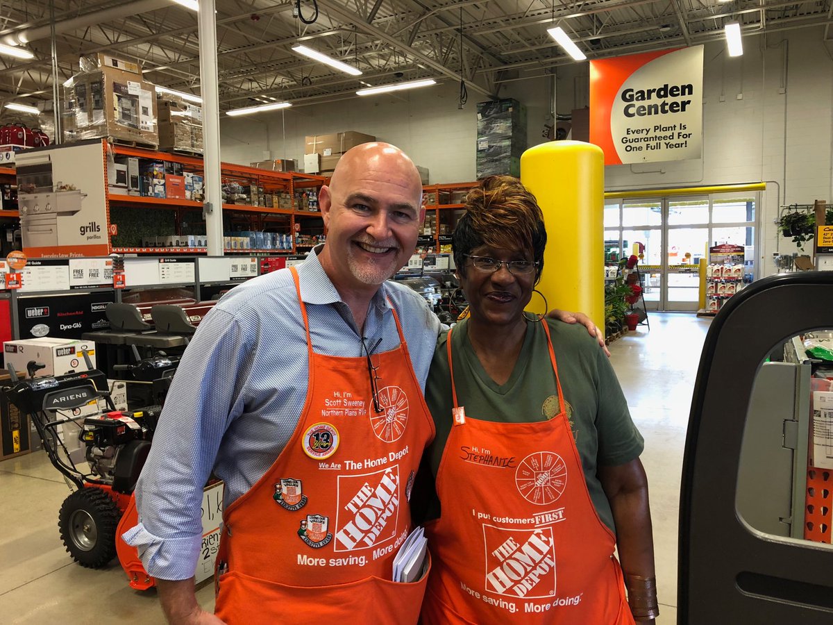 Stephanie makes our Customers feel welcome when they come into their Home Depot! Perfect outgoing personality to create a great first impression to our store! Well done Stephanie! ⁦@lappinstweeting⁩