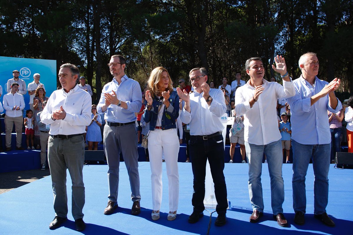 CopeZaragoza's tweet photo. El presidente del @pparagon @LuismaBeamonte, asegura que “con el PP se va a terminar el atraco impositivo a todos los aragoneses” del gobierno de @JLambanM. En la celebración del Día del afiliado, #Beamonte anuncia que trabajará “sin ataduras y pensando en todos los aragoneses”. https://t.co/tH5RAps1Qq