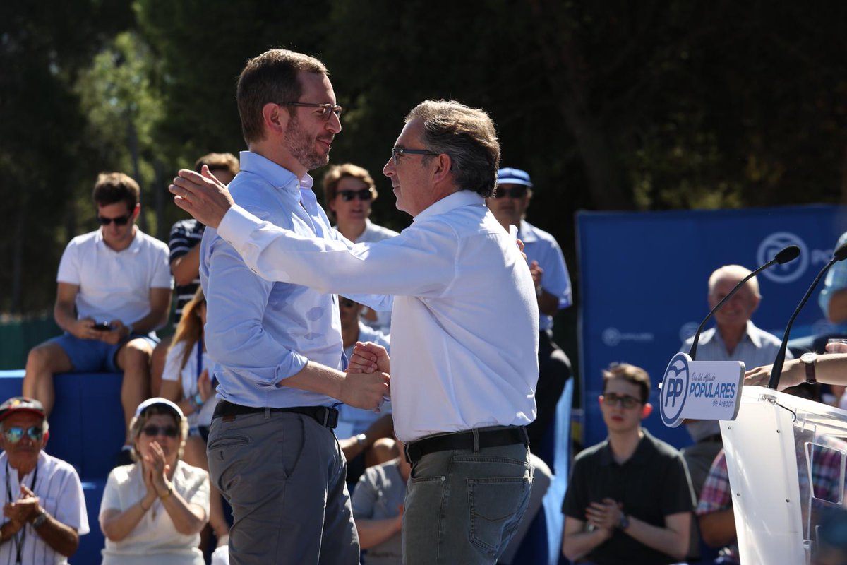 CopeZaragoza's tweet photo. El presidente del @pparagon @LuismaBeamonte, asegura que “con el PP se va a terminar el atraco impositivo a todos los aragoneses” del gobierno de @JLambanM. En la celebración del Día del afiliado, #Beamonte anuncia que trabajará “sin ataduras y pensando en todos los aragoneses”. https://t.co/tH5RAps1Qq
