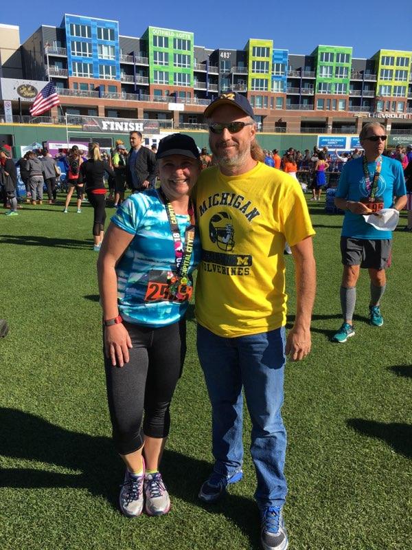 kle052789's tweet photo. Another great CCRR! Way better temps this year. Slower pace but considering my training I'll take it! And my husband and BRF were amazing spectators! #fallrunning #beautifulday #runlansing #ccriverrun #noticethedinosaurcomingforme https://t.co/503OT9Zodw