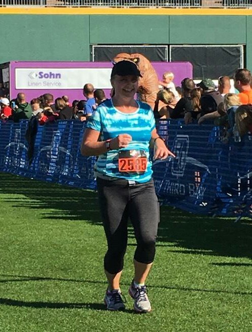 kle052789's tweet photo. Another great CCRR! Way better temps this year. Slower pace but considering my training I'll take it! And my husband and BRF were amazing spectators! #fallrunning #beautifulday #runlansing #ccriverrun #noticethedinosaurcomingforme https://t.co/503OT9Zodw