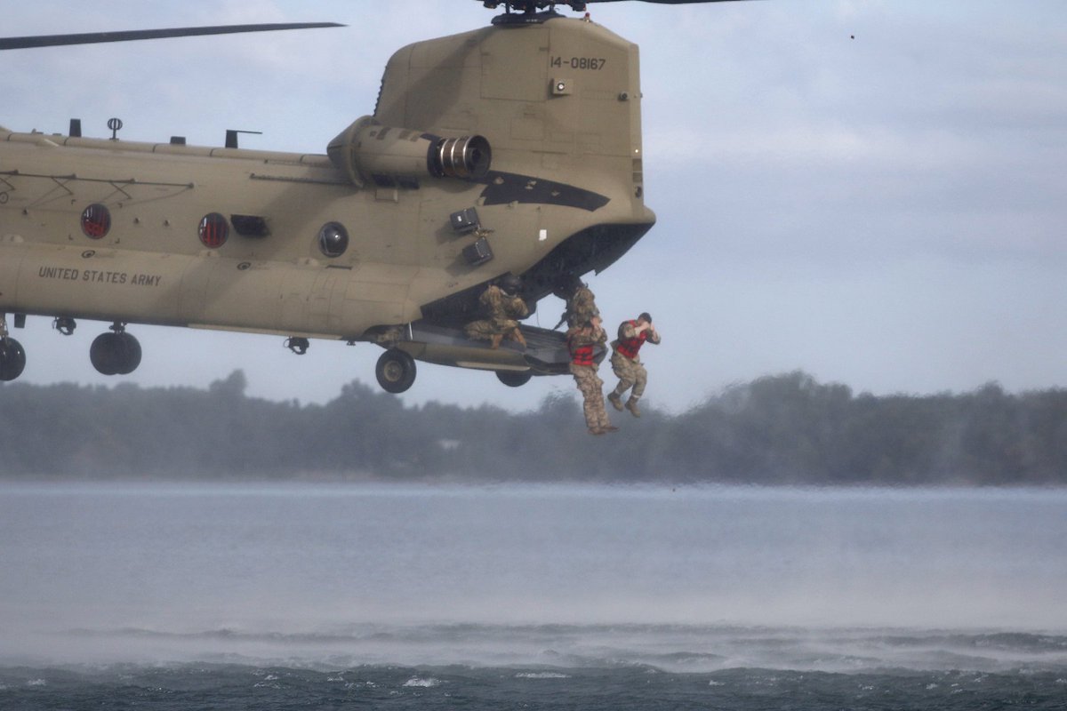 Soldiers of <a href="/2BCT10thMtnDiv/">2 BCT, 10th Mtn Div</a> conduct a Helocast training exercise in the Black River Bay near Sackets Harbor, N.Y., Sept. 14, 2018. 

#USArmy photo by Staff Sgt. Paige Behringer, <a href="/10MTNDIV/">10th Mountain Div.</a>