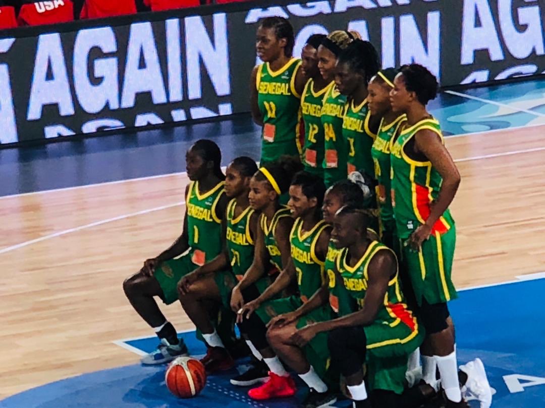 Félicitations à nos #Lionnes du basketball pour cette belle et méritée victoire. Vous représentez dignement le #Sénégal et l’Afrique
Tous ensemble avec les Lionnes #15millionsdeLions #FIBAWWC #kebetu #team221