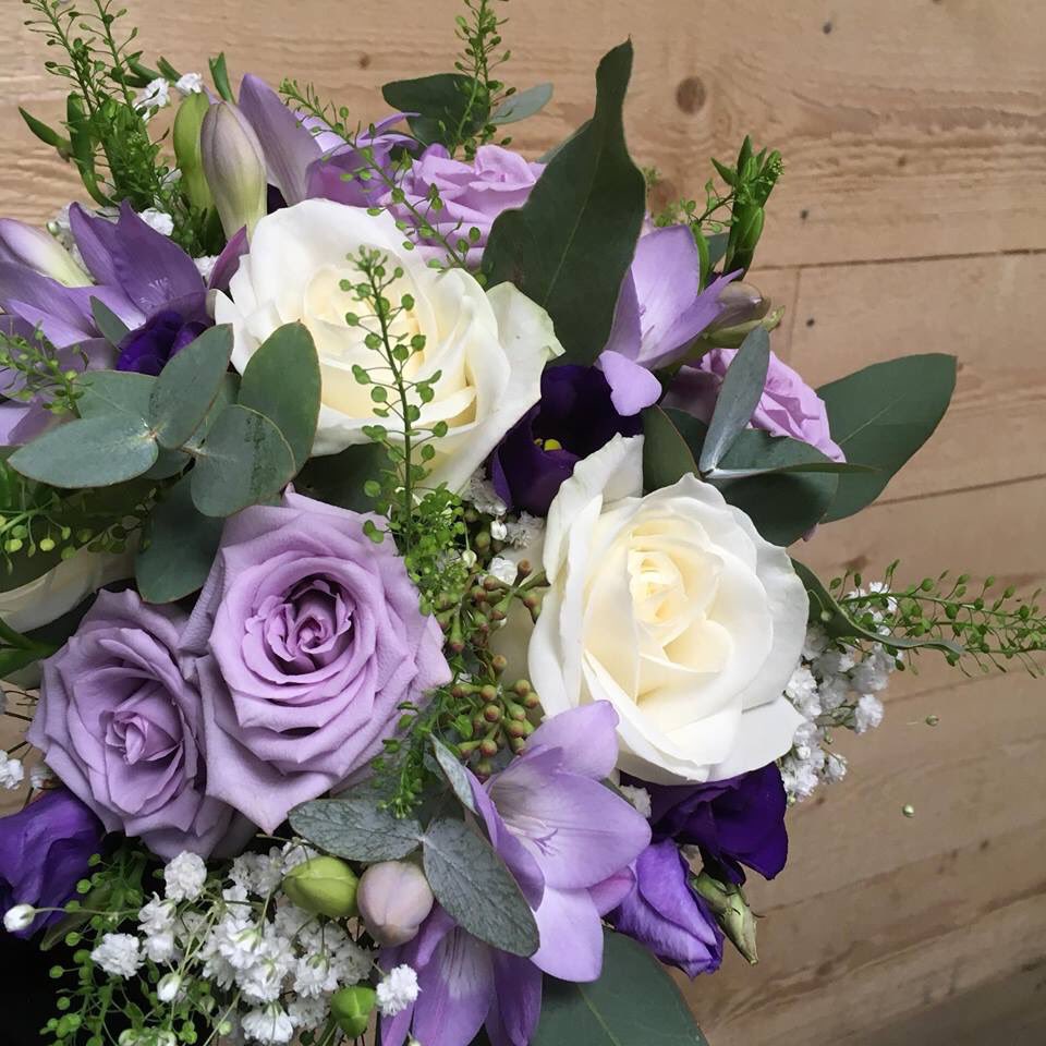 GeorgeShopsales's tweet photo. For Dana, The sweetest of surprises 💜

Chosen by Dana’s now wife Kelly and put together by us.

#wedding #bridal #bouquet #sweet #surprise #flowers #2018bride #roses #freesia #lissianthus #gypsophila #eucalyptus #thlaspi #white #lilac #purple #swindon #florist @SwindonRegister https://t.co/uu6Z0i50y9