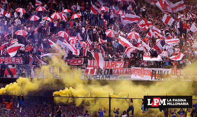 RiverLPM's tweet photo. Hoy en el fútbol argentino no hay visitantes, pero hubo una época donde no había locales. #QueDistintosSomos #River #RiverPlate ⚪🔴⚪ https://t.co/7PRoyrUPdn