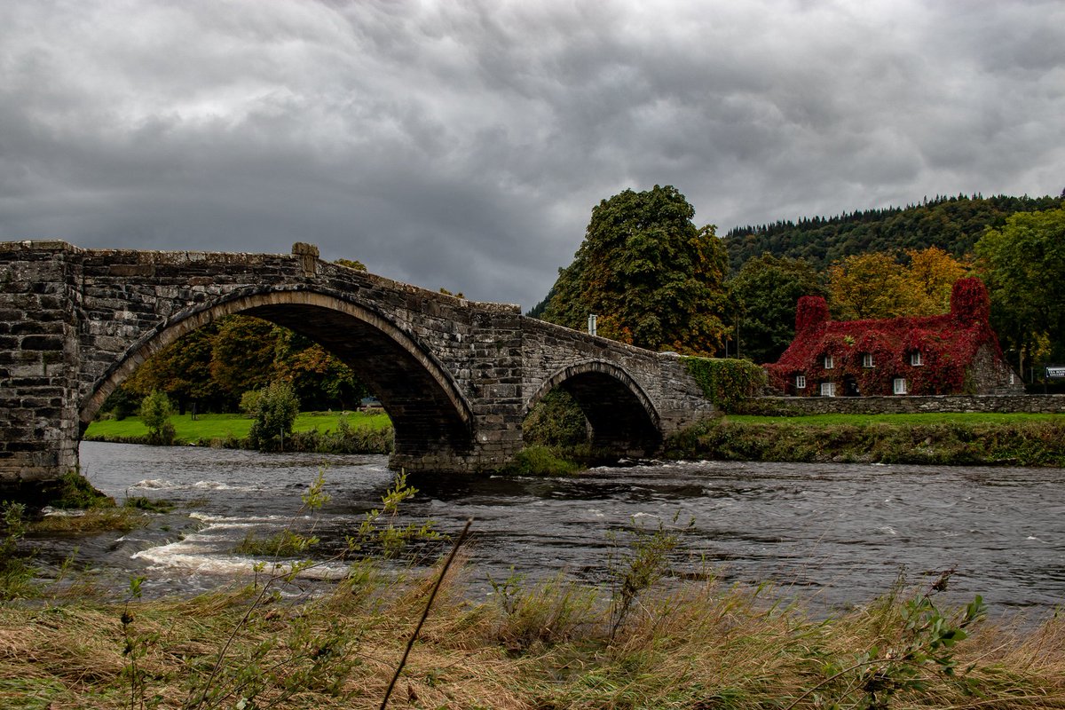 Y Bont Fawr, Llanwrst. @ruthwignall #Wales @TuHwntirBont