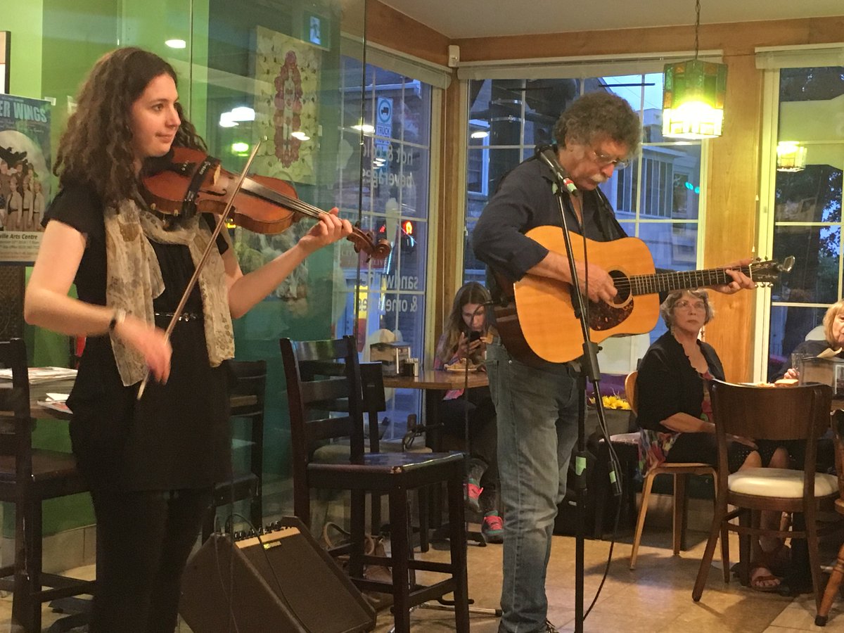 CulturalIrish's tweet photo. It was another great night of music at Richard’s Coffeehouse in Brockville.  Tonight we were fortunate to have Alana and Leigh Cline who were on their way to Ottawa. https://t.co/2ilC3bRCny