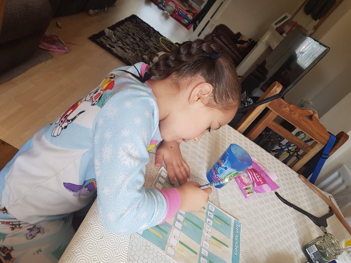 DanielleJudd6's tweet photo. @StBernsPrimary Sophia Doing Her Maths Homework &amp; She is doing it all by herself and doing very very well. So so proud of her. #year2 #maths #homework https://t.co/cmhJ21Yt7w