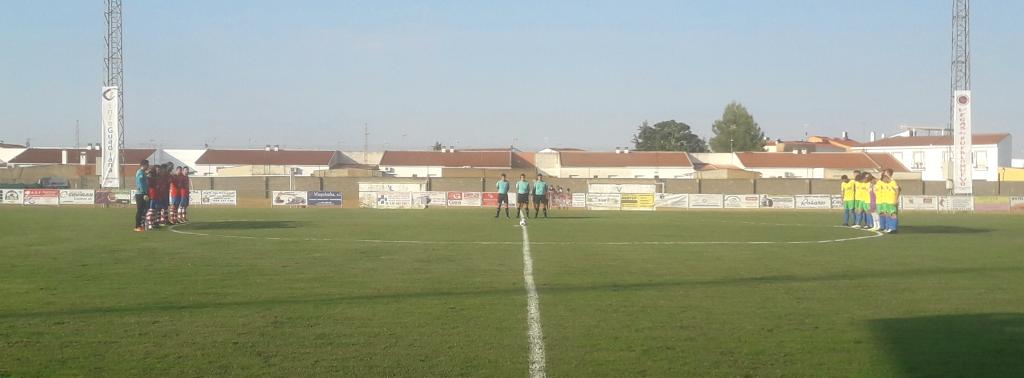 Antes de comenzar el partido se ha guardado un minuto de silencio en recuerdo a la madre de nuestro ex jugador <a href="/MiguelAngelTive/">M</a> 
Ánimo Tivero