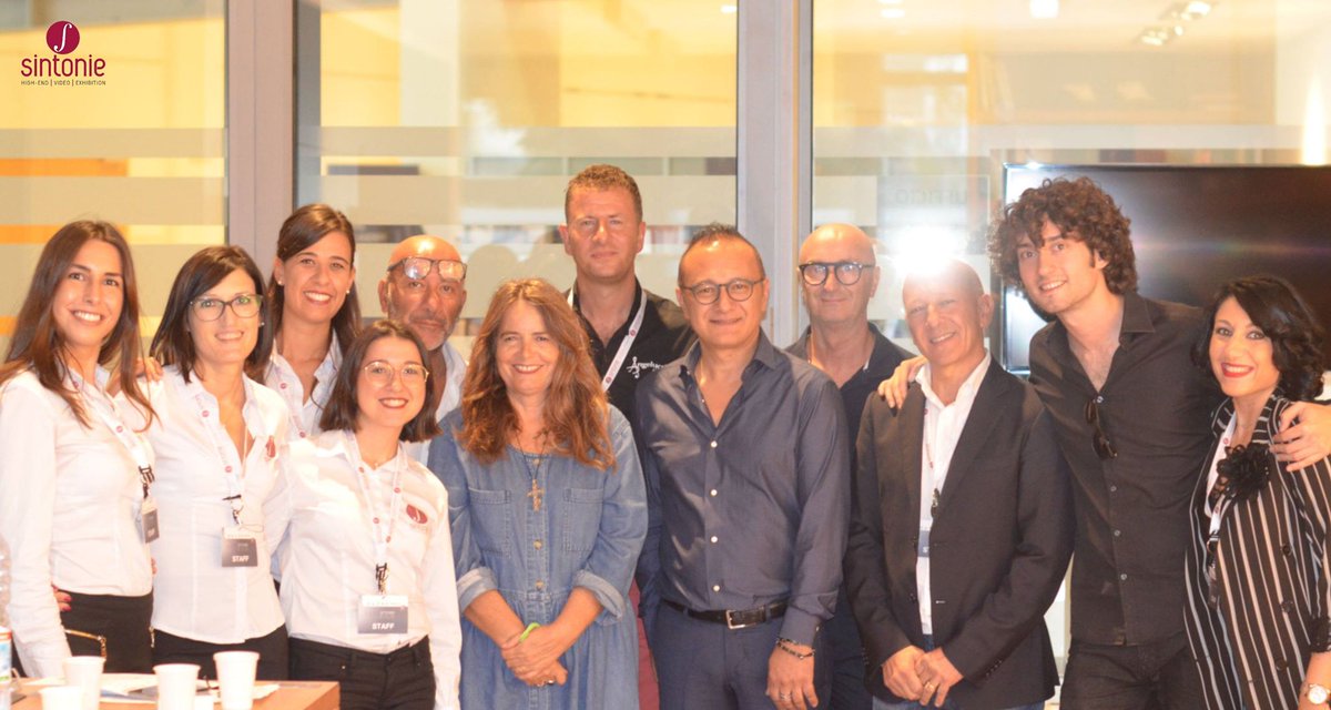 Sintonie High-End Video Exhibition 2018 si conclude qui e con questa bellissima immagine Marco Angelucci e il suo staff vi dà appuntamento alla ventiduesima edizione.
Grazie agli espositori, ai numerosissimi visitatori, agli addetti ai lavori...grazie di cuore a tutti!