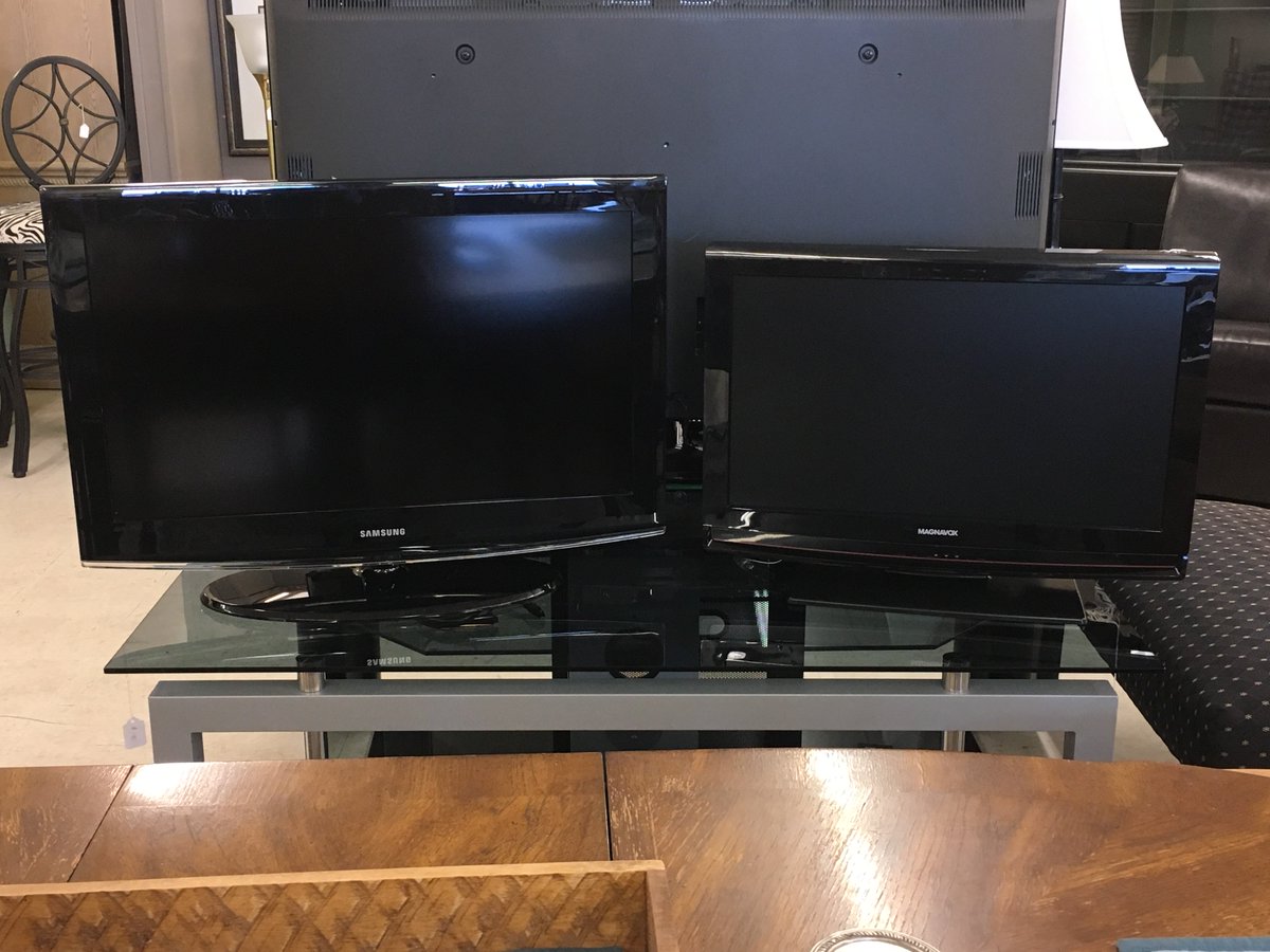 MKConsignment's tweet photo. !!WE HAVE TVs!!
We have a few televisions in at the west store currently, ranging in size from 26-46 inches, with the smallest television also having a DVD player built in! All are cable compatible and competitively priced! Come check them out at MK West, 7393 W Central!! https://t.co/gAUexC9I9Z