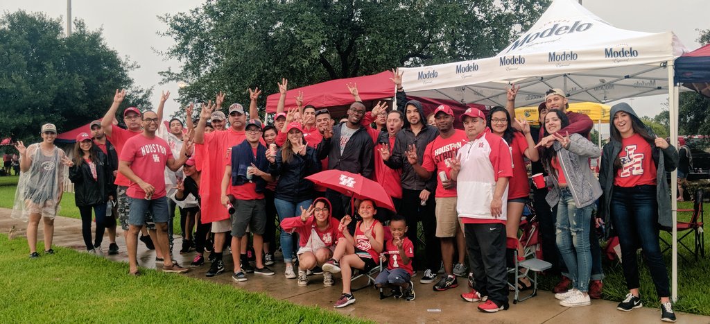 Coogston's tweet photo. Rain or Shine!!! We the people of Coogston are committed to the #HTownTakeover!! Great game @UHCougarFB, lots of fun!! #GoCoogs #Houston #Tailgate #HTown Thanks to @corona @PanchosMeatMKT @granelglobal @CramCrew @TXSolRealEstate https://t.co/MZTO5jaTLY