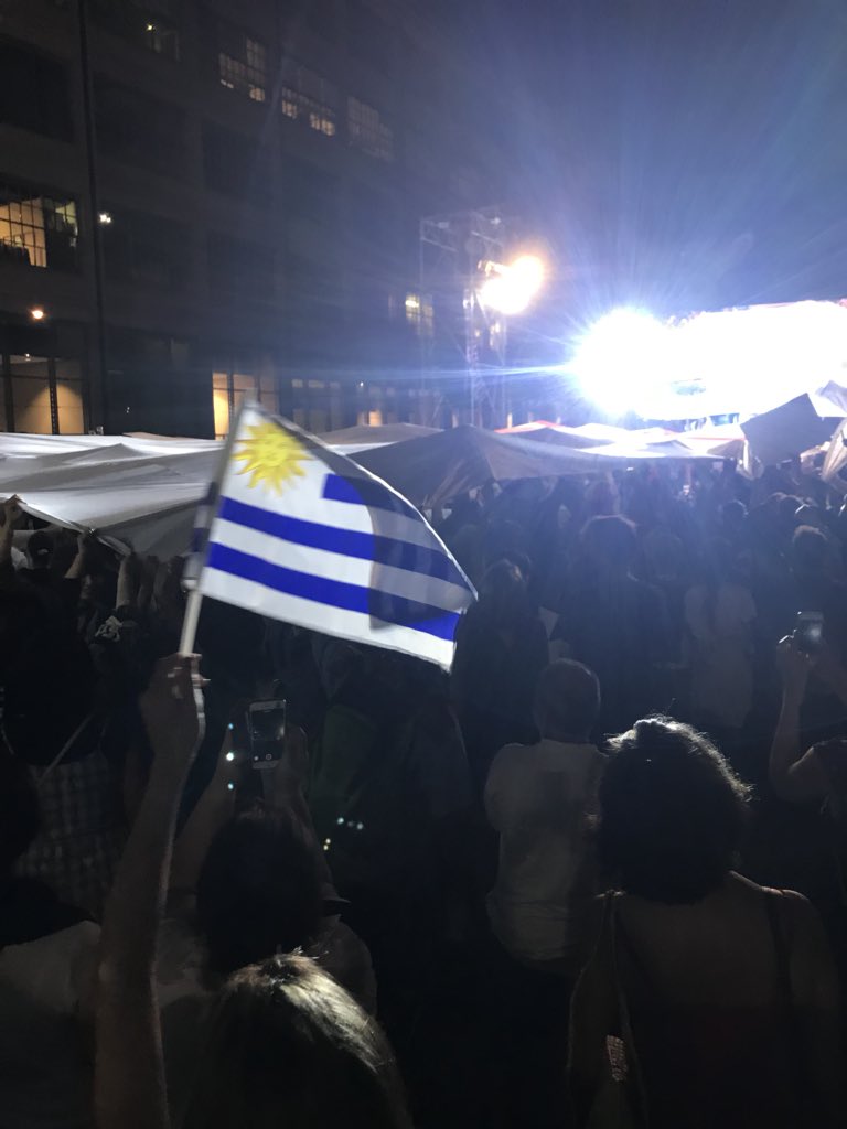 La bandera de #Uruguay se luce en el #terramadre de <a href="/SlowFoodHQ/">Slow Food</a> <a href="/MarcaUruguay/">Marca País Uruguay</a> <a href="/BoComunicacion/">Bo! Comunicación</a> <a href="/SlowFoodUruguay/">SlowFoodUruguay</a>