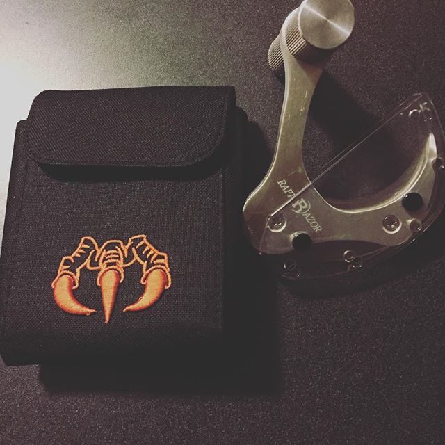 The RAW edition is where it all started. Now it's all about the cut. #raptorazor #deerhunting #huntingseason #deerseason #elkhunting #elk #venison #wildgame #huntingknife #biggameskinner 📷: <a href="/tonymeyer12/">Tony Meyer</a>