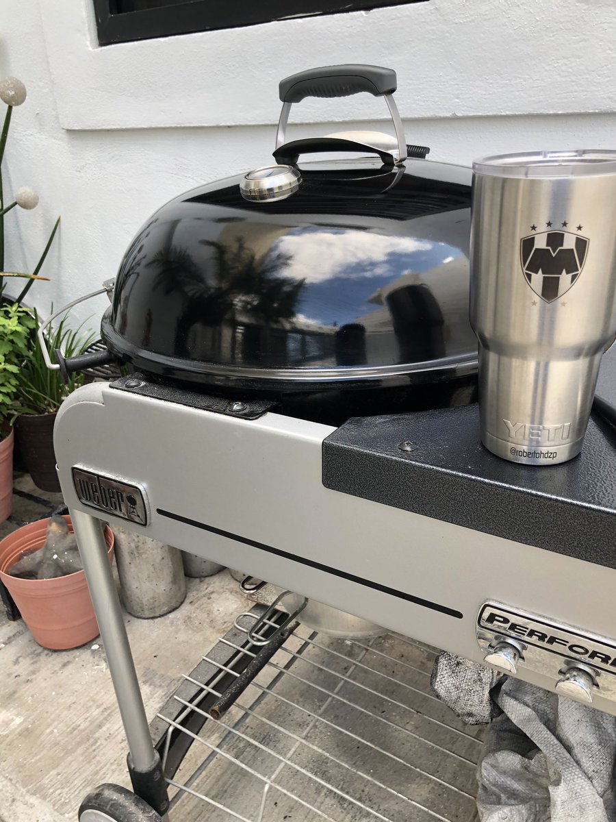 robertohdzp's tweet photo. Es día de clásico y el @Webergrillmex @WeberGrills lo sabe #VamosRayados @Rayados #WeberTime #EsDeNorteños https://t.co/fEkUCzNrjr