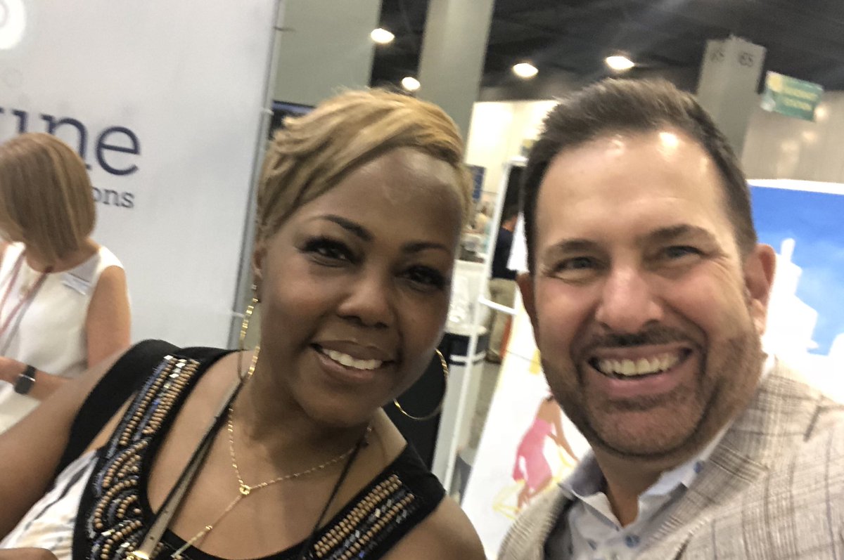 HIMArmBUSTER's tweet photo. #HimagineAHIMACON18
Wyntis And Chris partying it up! https://t.co/1AMBjFg9u8