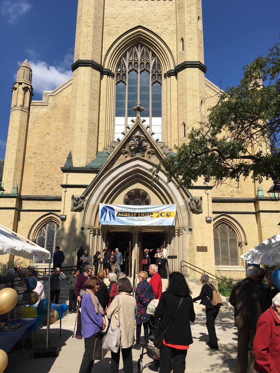 TPSAuxEdison's tweet photo. #Auxiliaries and #YIPIs love being out in the community!! We’re at Metropolitan United Church’s Fall Fair at Queen and Church Streets. Lots of community partners here. Come by and say hello! @TPS51Div #CommunityEngagement https://t.co/nCJzWpwWdN