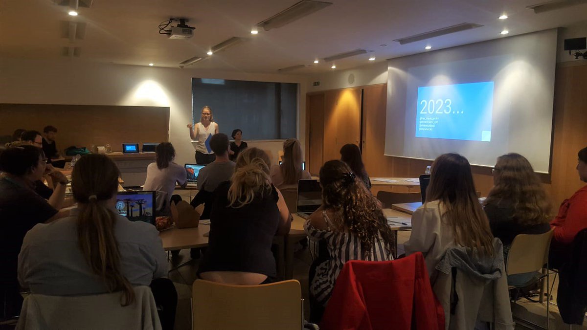 Jessica2Edwards's tweet image. ...And (scarily) #CodingAtTheCastle told us that the class of 2023 will have been coding since they were 5 - graduates of the future will be familiar with these skills! Publishers of today need to keep up with the future of the industry. Using Microsoft Word ≠&apos;digital literacy&apos;!