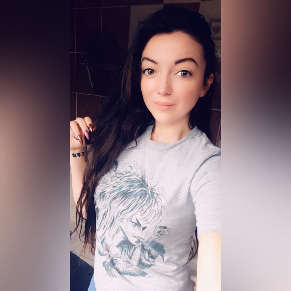 Miss_woods21's tweet photo. 🎶 As the world falls down! 🎶 felt a bit nostalgic today, @HeadshotHQ helping with them feels with their "should you need us tee". #80smoviesrocked #shouldyouneedus #bodyposi https://t.co/TNSuVbSGew