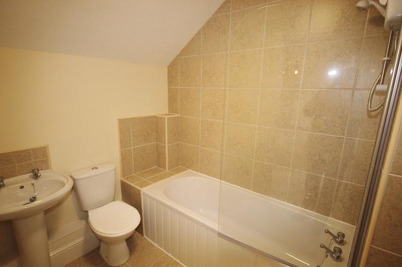 **Available to rent**
Tweddles Yard, Northallerton
£575 per month
A well presented 1st floor apartment in a town centre location. Open plan kitchen &amp; living area, modern bathroom and 2 bedrooms. 
To arrange a viewing DM us or call 01845 518102.
#estateagents #Northallerton