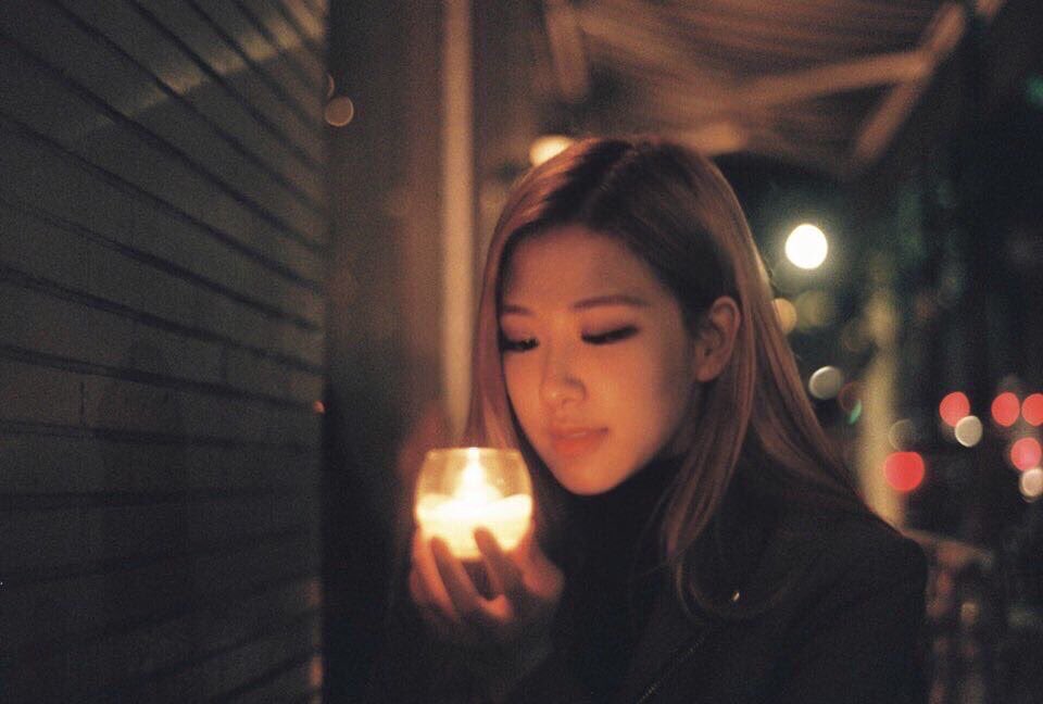 loveheline's tweet photo. perhaps i wanna hold her hand and give her the world https://t.co/dKJPLiHfij