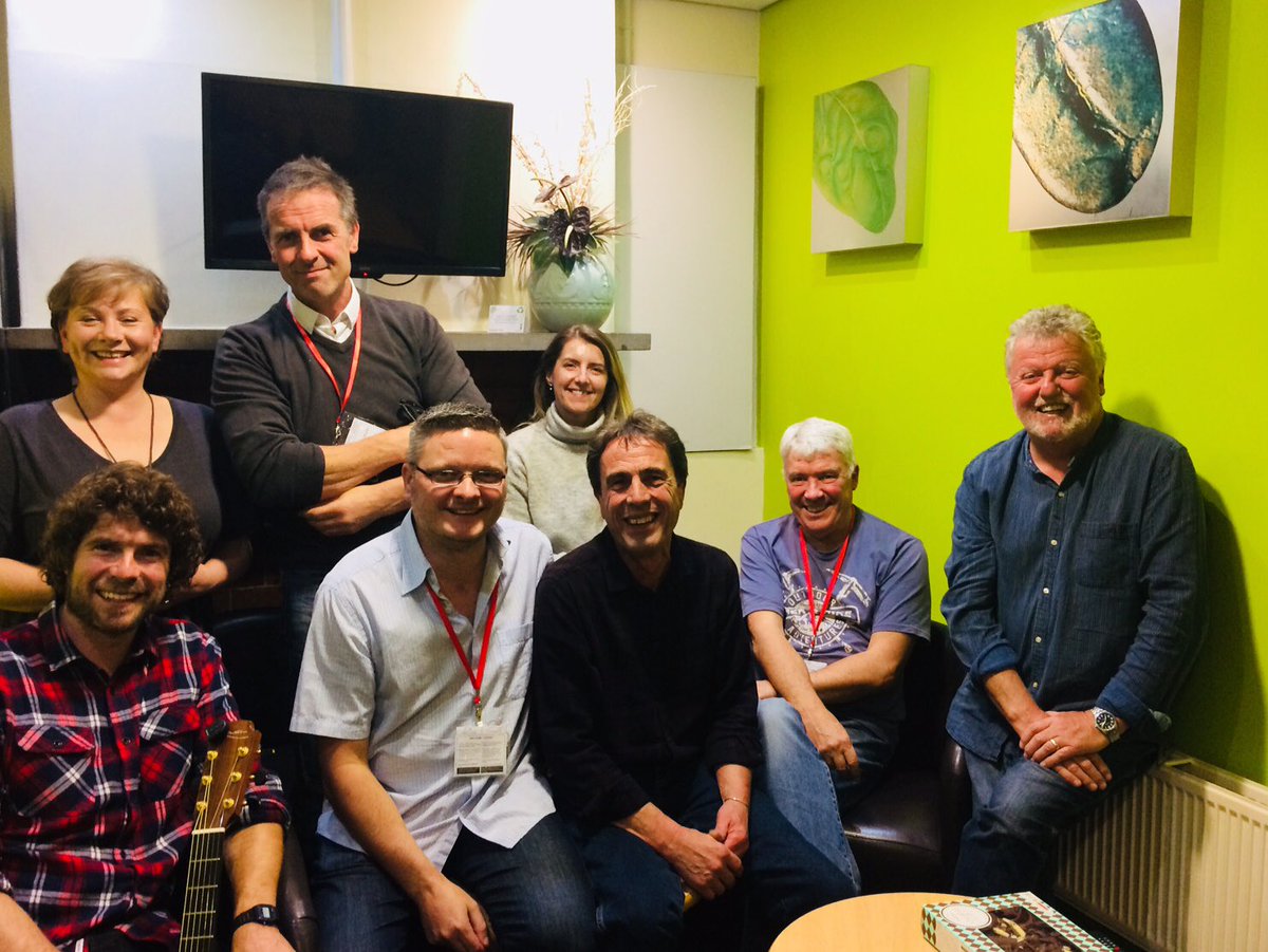 MarlynSamuel's tweet photo. Rhaglen arbennig o ⁦@johnacalun⁩ heno ar ⁦@BBCRadioCymru⁩  yng nghwmni Dilwyn Morgan, ⁦@glesfflur⁩ a Gethin a Dylan a Neil a Wil Tân! Cofiwch wrando 9 pm heno https://t.co/VV1hG3abPl