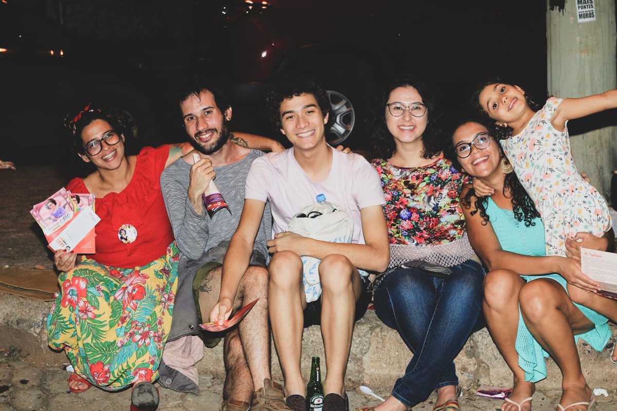 hellenfridadf's tweet photo. Ontem estivemos na Eco Feira do Mercado Sul no beco da cultura em Taguatinga.
Foi lindo de ver a cultura popular sendo difundida!

#HellenFridaDF #HellenFrida13180 #HellenSIM #EleNão #EcoFeira #Taguatinga #Cultura #meuvotoéfeminista https://t.co/zQPVYFtN7D
