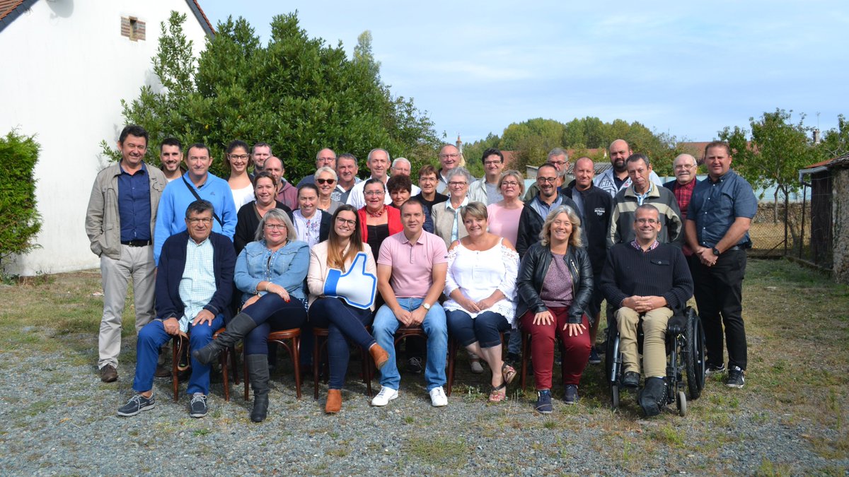 ComitefetesSMDL's tweet photo. 📌 L'équipe du Comité des fêtes de Saint Mars de @locquenay. 💟 
(Saison 2018 - 2019). https://t.co/mg53Lbcwz2

3 nouveaux membres : Laetitia, Benjamin et Eric ! Bienvenue ! 
#ComiteSMDL #Sarthe https://t.co/DdV17JgOA4