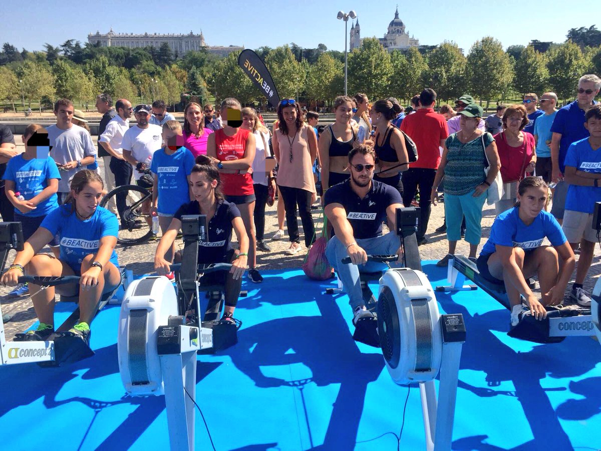 siescuelaremo's tweet image. Con la Escuela Municipal @RemoMadridRio en la Semana Europea del Deporte Campeonas de la Escuela junto a @almudenacid y @victorg91 Gracias por vuestro apoyo!! #YoTambienSoyRemero Con la presidenta del @deportegob @MariaJoseRienda y la de la @FedeEspRemo Asunción Lorente #BeActive