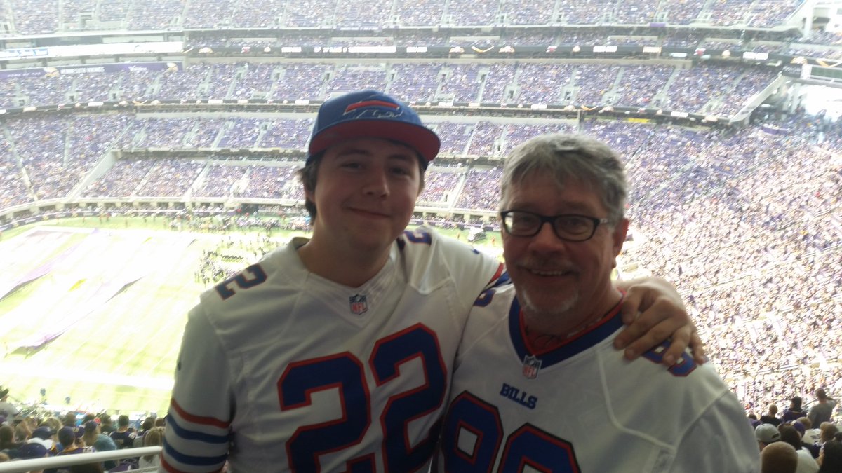 dccintdot's tweet photo. Hey @DrumsNFlats! Slightly shocked but two happy half timers in Minneapolis with @buffalobills ! London >Toronto > Minneapolis #Billsmafia #Billsforlife #Notableissafe https://t.co/ClRmpUCVqi