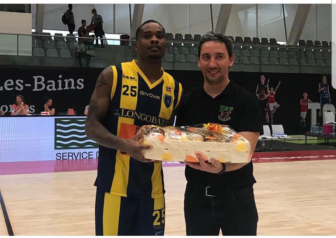 CoachOzie's tweet photo. I 👀 U @AT_getbuckets 4thvMVP already!!! Keep grinding! https://t.co/oxE2ODG5jd