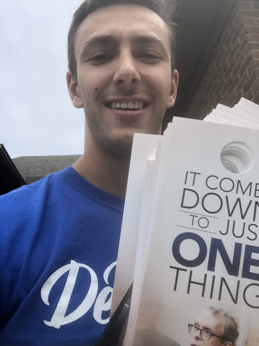 MUforMikeandJon's tweet photo. Miami students are out in Hamilton Co on this beautiful fall Sunday getting the message out about @DeWineHustedOH! #DHFO2018 https://t.co/dG3ehSifDH