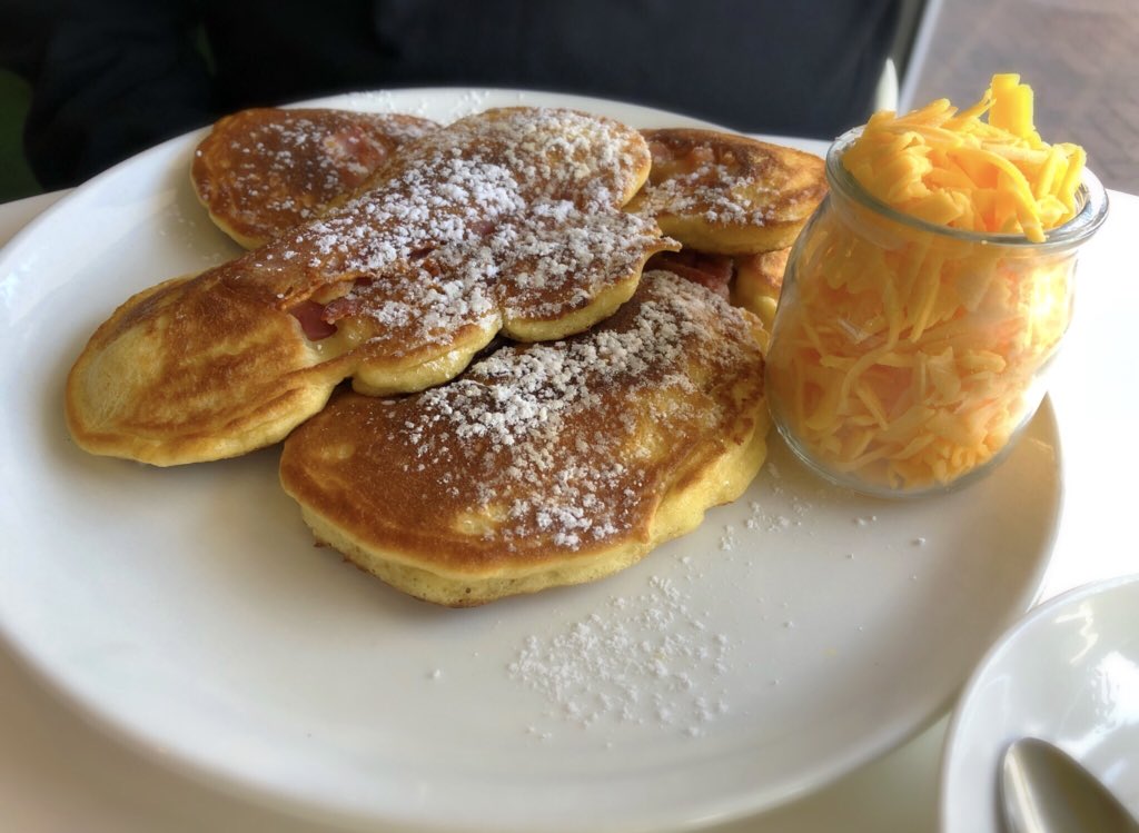 sharese_m's tweet photo. @bettybluebistro  breathes a breath of yellow fresh air into #Hermanus .

Their main focus is extraordinary | sweet + savoury | pancakes but they als have some adventurous breakfast, banting + normal burgers, tacos + LOTS + LOTS more!

#bettybluebistro #overberg #lovehermanus https://t.co/BOBfZWxA0S